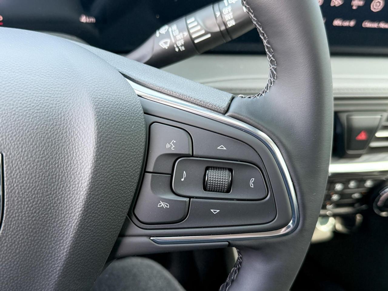 2026 Buick Encore GX Sport Touring 1.3L 3CYL WITH REMOTE START/ENTRY, HEATED SEATS, HEATED STEERING WHEEL, HD SURROUND VISION, APPLE CA Photo