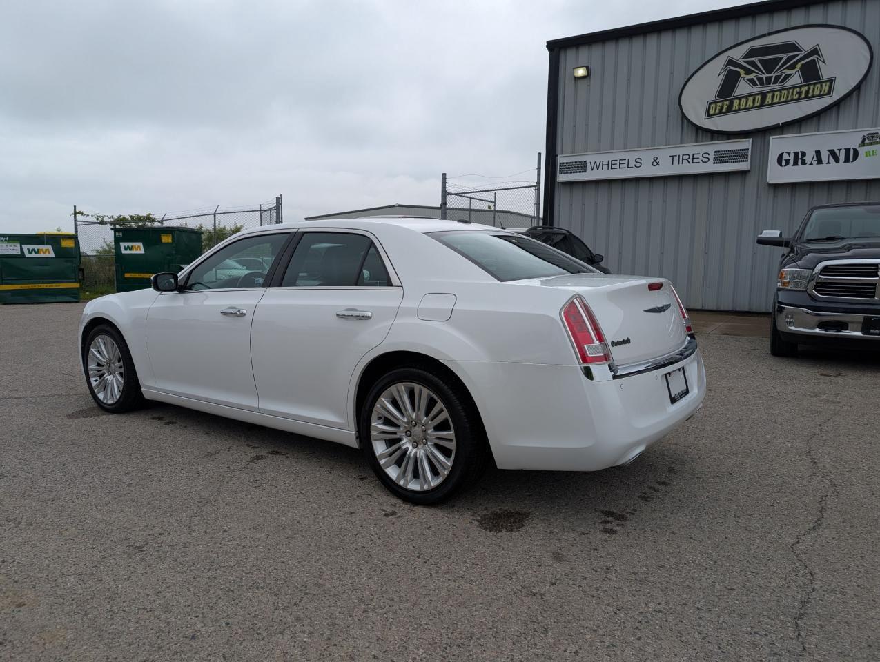 2014 Chrysler 300 300C - Photo #2