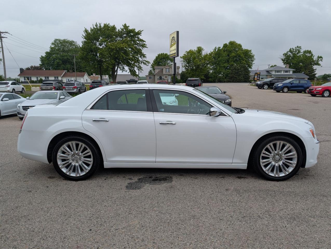 2014 Chrysler 300 300C Photo4