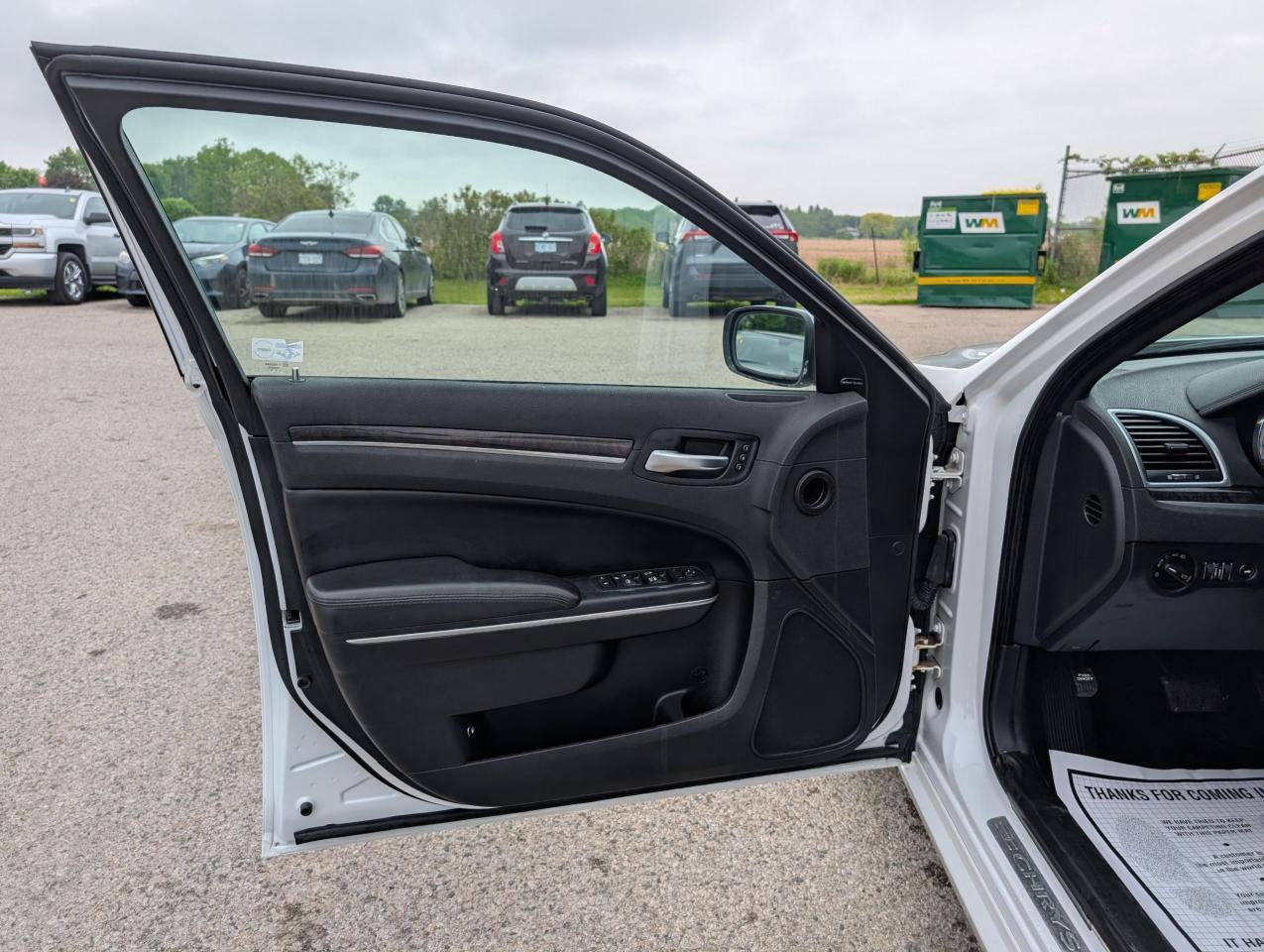 2014 Chrysler 300 300C - Photo #12