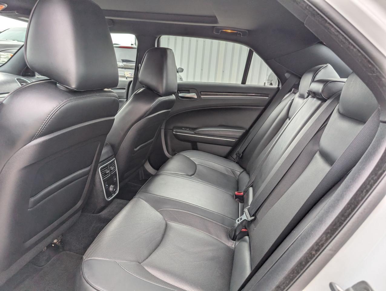 2014 Chrysler 300 300C - Photo #17
