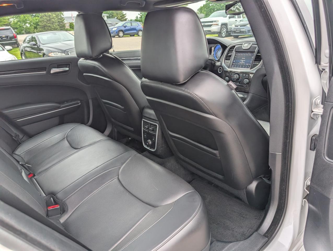 2014 Chrysler 300 300C Photo
