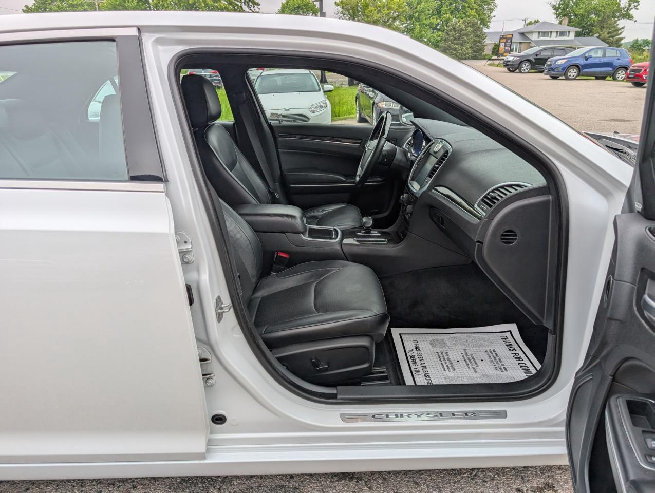 2014 Chrysler 300 300C - Photo #23