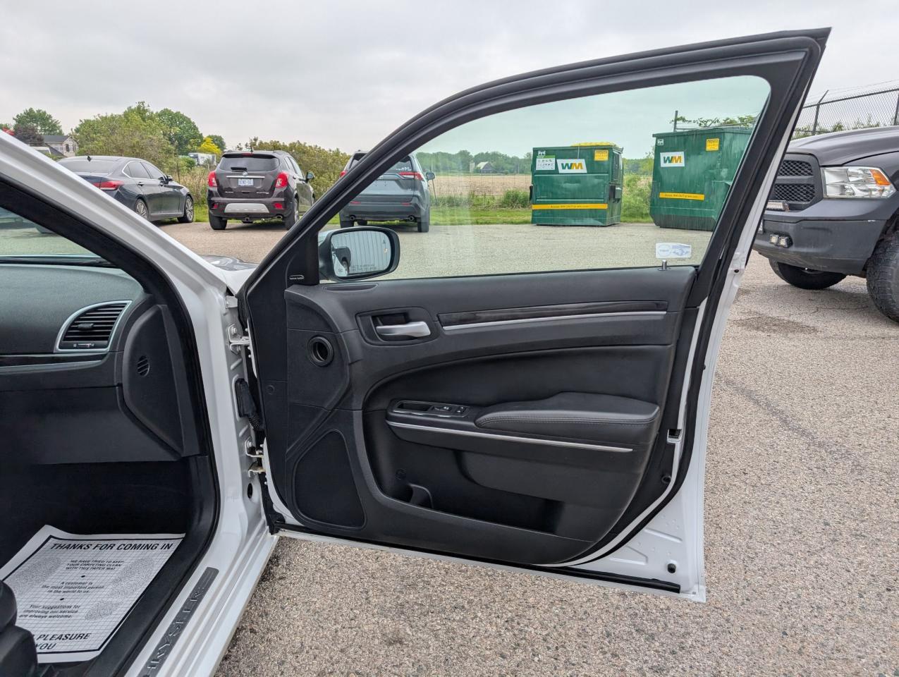 2014 Chrysler 300 300C - Photo #24