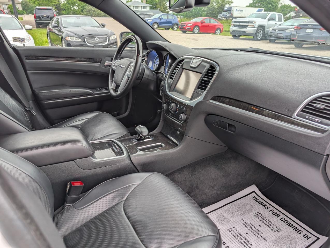 2014 Chrysler 300 300C - Photo #25