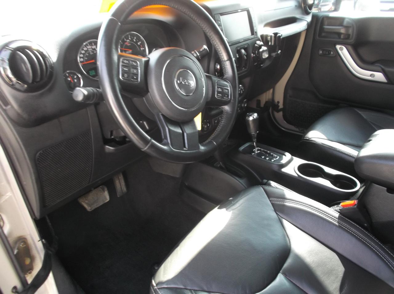2018 Jeep Wrangler UNLIMITED  SAHARA SK 4X4 - Photo #6