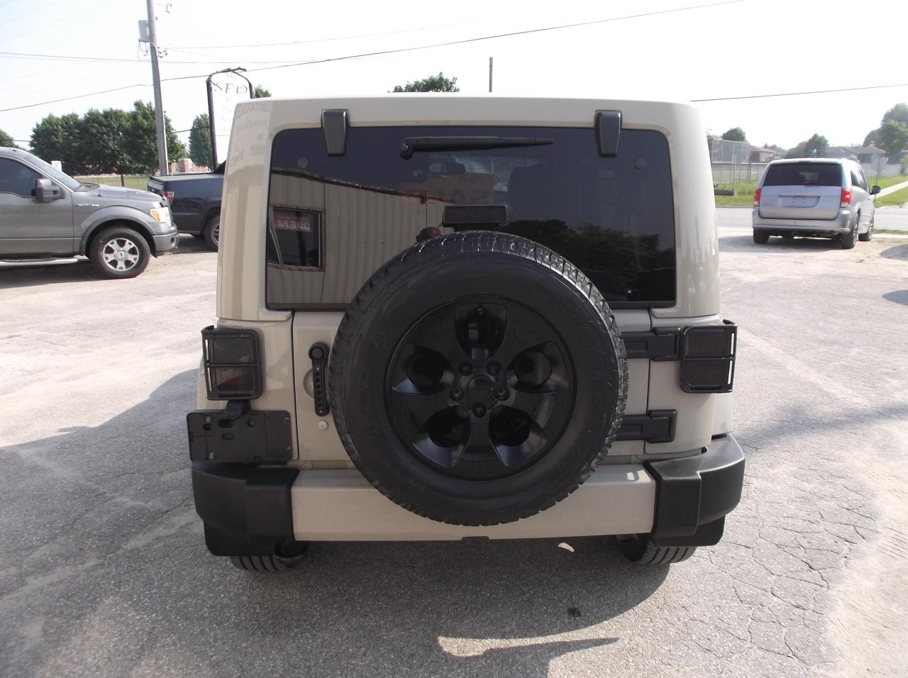 2018 Jeep Wrangler UNLIMITED  SAHARA SK 4X4 - Photo #4