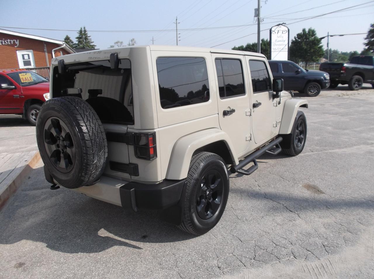 2018 Jeep Wrangler UNLIMITED  SAHARA SK 4X4 - Photo #5