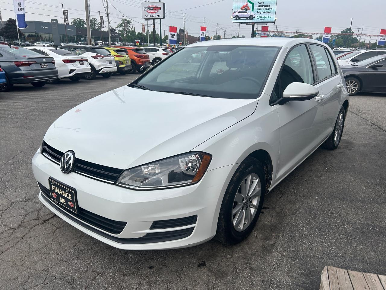 2017 Volkswagen Golf TRENDLINE - Photo #2
