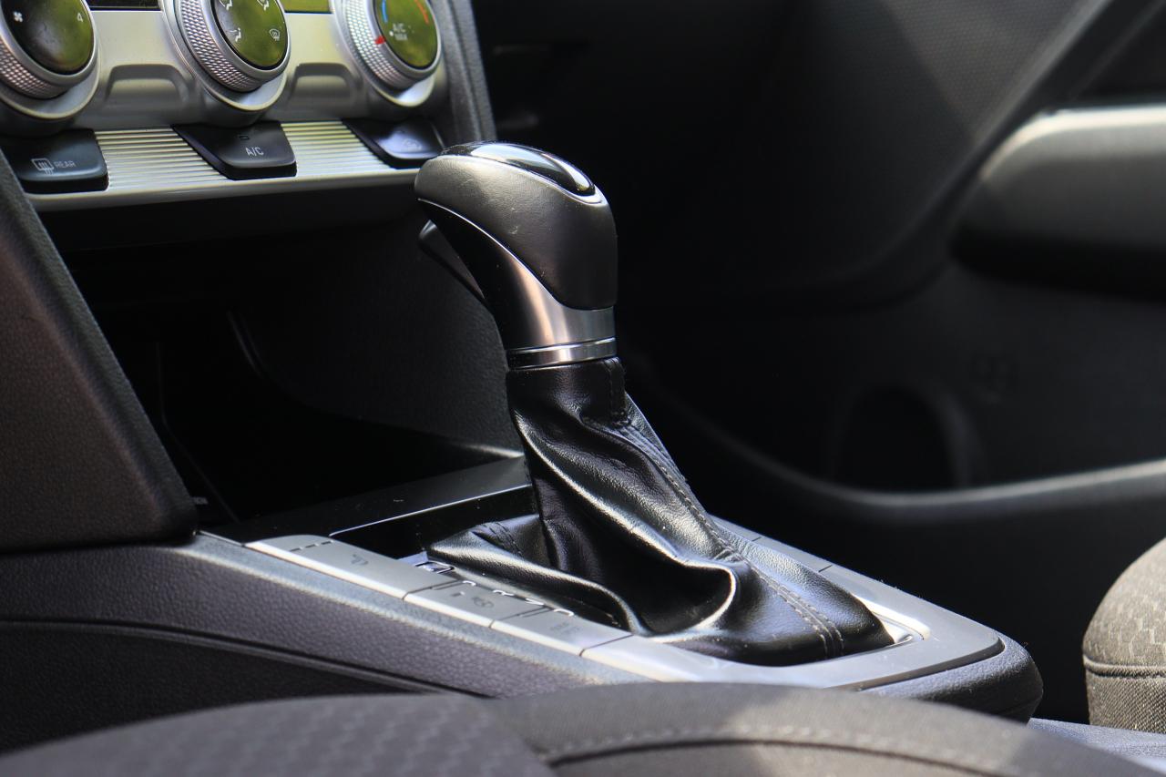 2020 Hyundai Elantra Preferred | Auto | CarPlay | Cam | BSM | Tinted Photo17