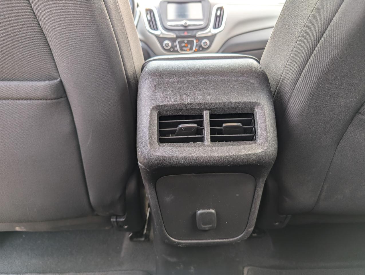 2018 Chevrolet Equinox LS | HEATED SEATS | CARPLAY | ONE OWNER - Photo #8