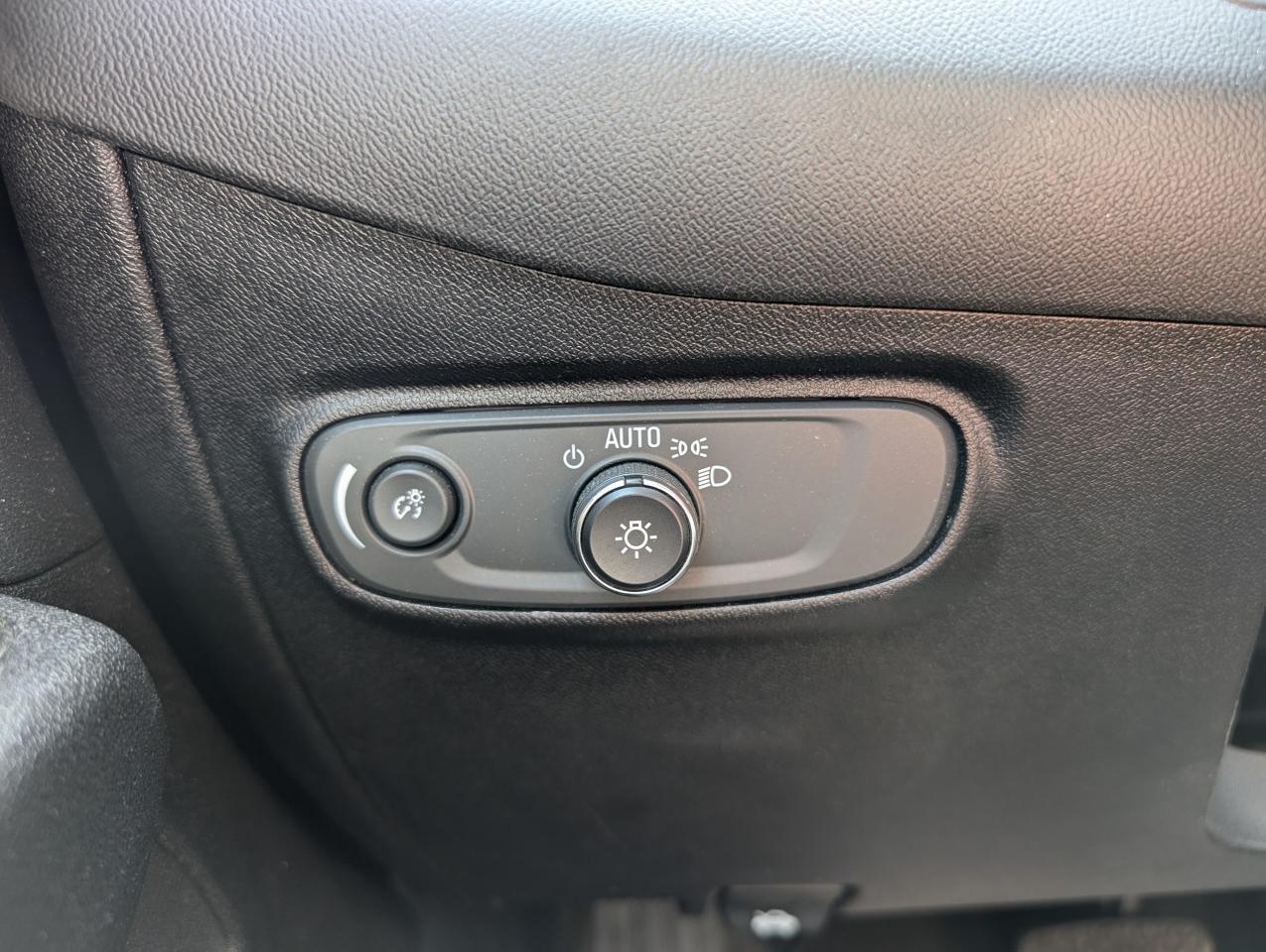 2018 Chevrolet Equinox LS | HEATED SEATS | CARPLAY | ONE OWNER - Photo #13
