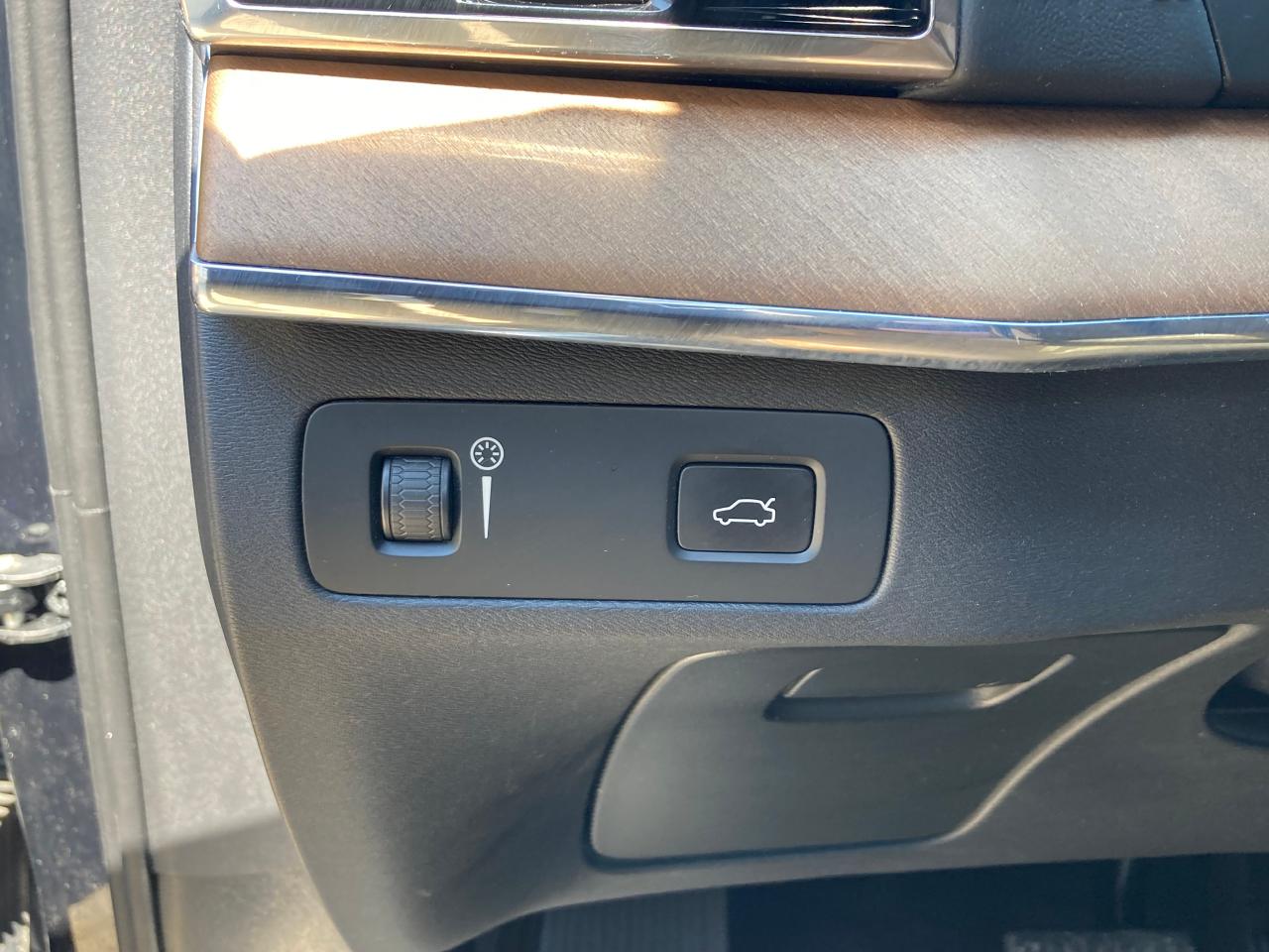 2016 Volvo XC90 T6 Inscription - Photo #35