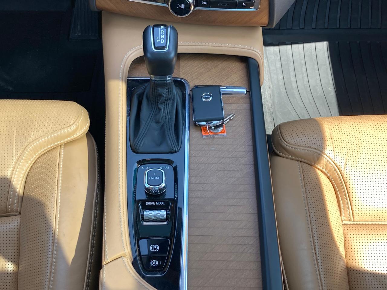 2016 Volvo XC90 T6 Inscription - Photo #27