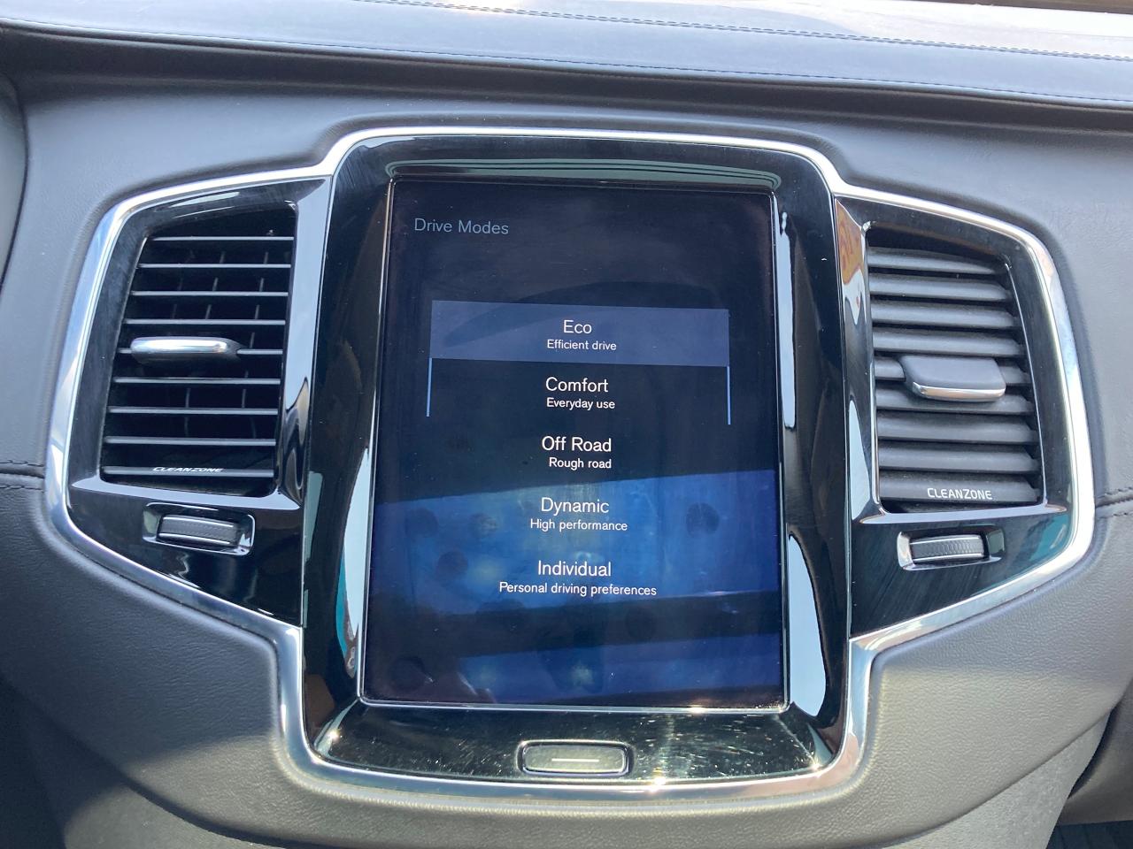 2016 Volvo XC90 T6 Inscription - Photo #24