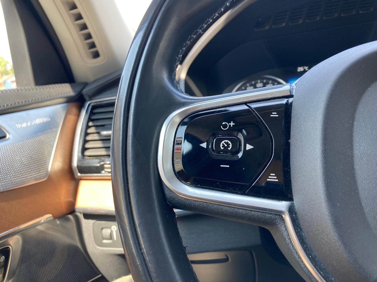 2016 Volvo XC90 T6 Inscription - Photo #28