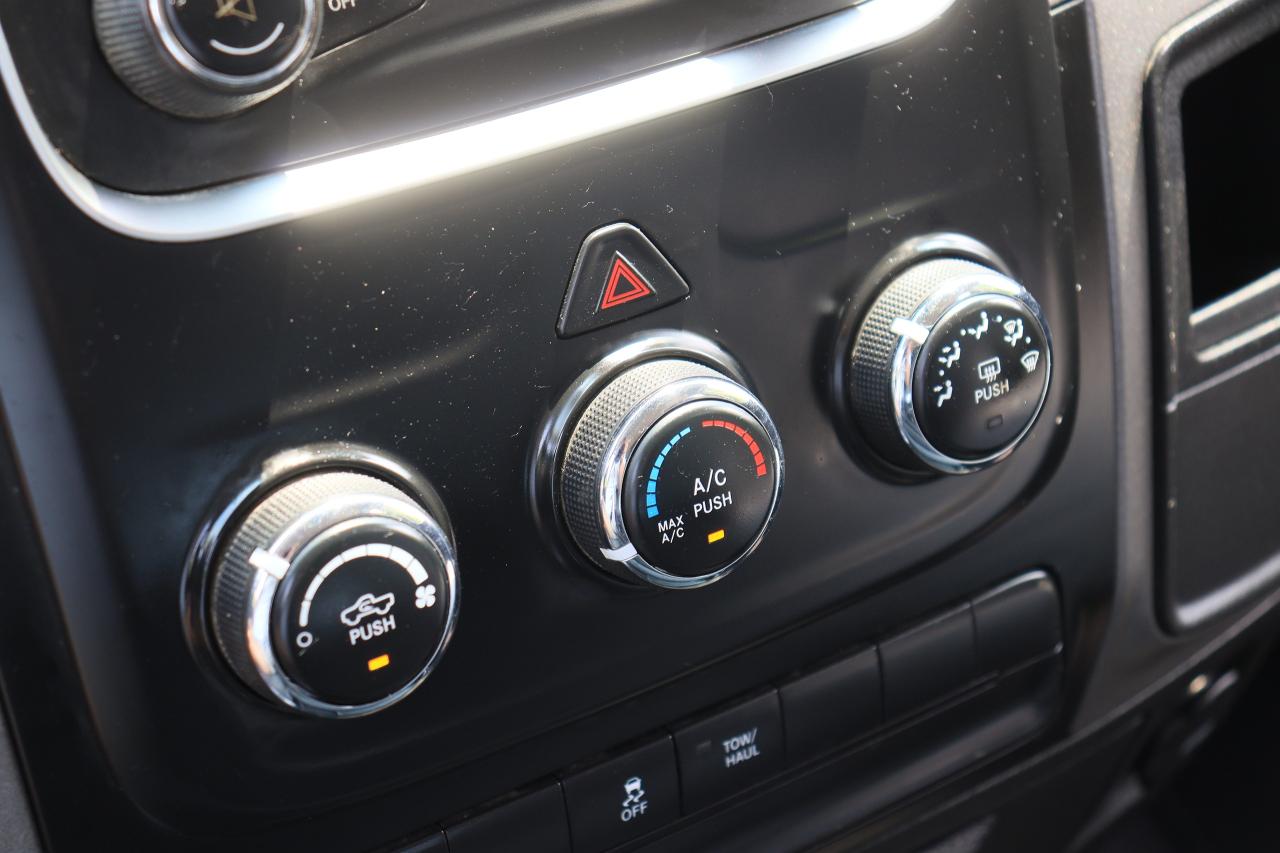 2017 RAM 1500 ST | Crew Cab | 4x4 | Cam | Tonneau Cover | Tinted Photo60