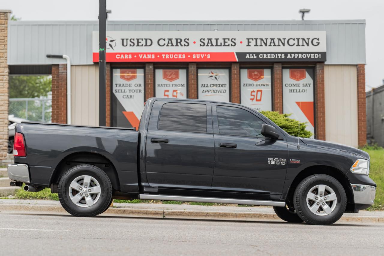 2017 RAM 1500 ST | Crew Cab | 4x4 | Cam | Tonneau Cover | Tinted