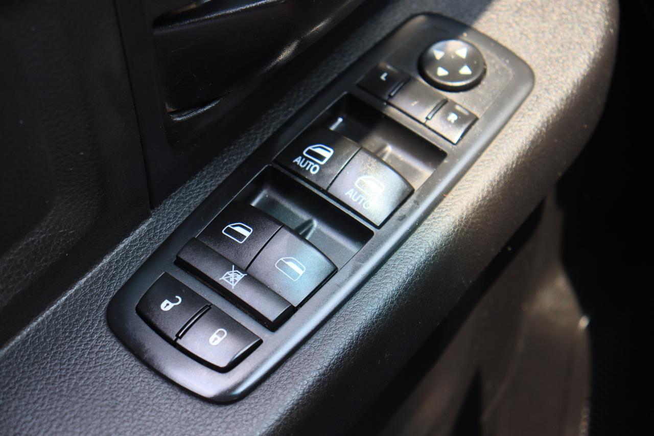 2017 RAM 1500 ST | Crew Cab | 4x4 | Cam | Tonneau Cover | Tinted Photo53