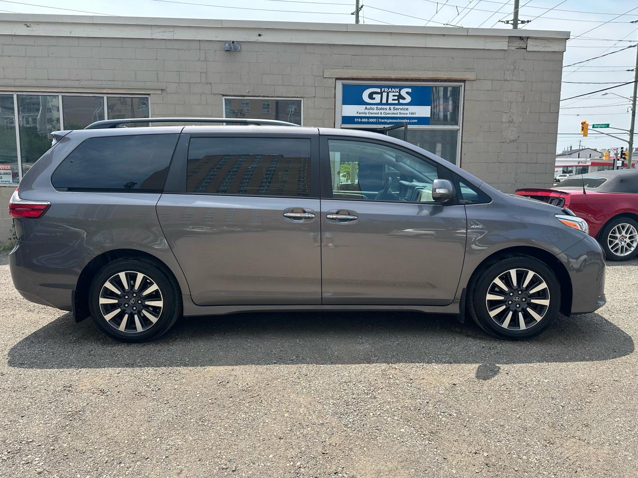 2018 Toyota Sienna Limited AWD - Photo #3