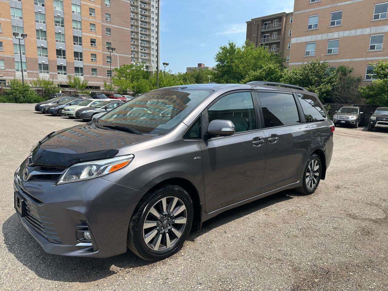 2018 Toyota Sienna Limited AWD - Photo #4