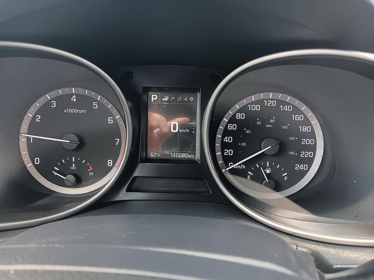 2017 Hyundai Santa Fe XL Luxury 7 Pass, AWD, Leather, Pano, Nav, Blindspot - Photo #16