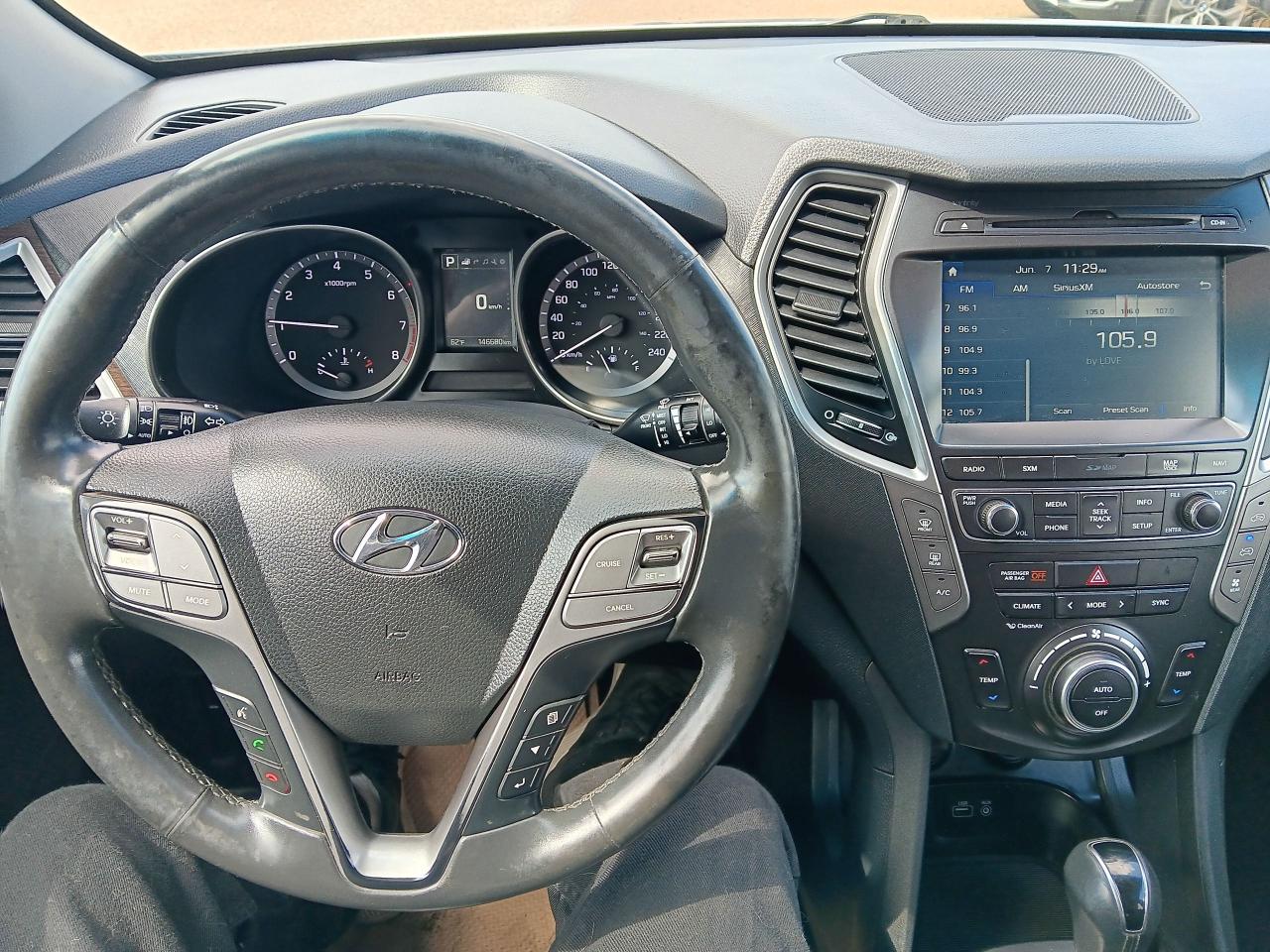 2017 Hyundai Santa Fe XL Luxury 7 Pass, AWD, Leather, Pano, Nav, Blindspot - Photo #14