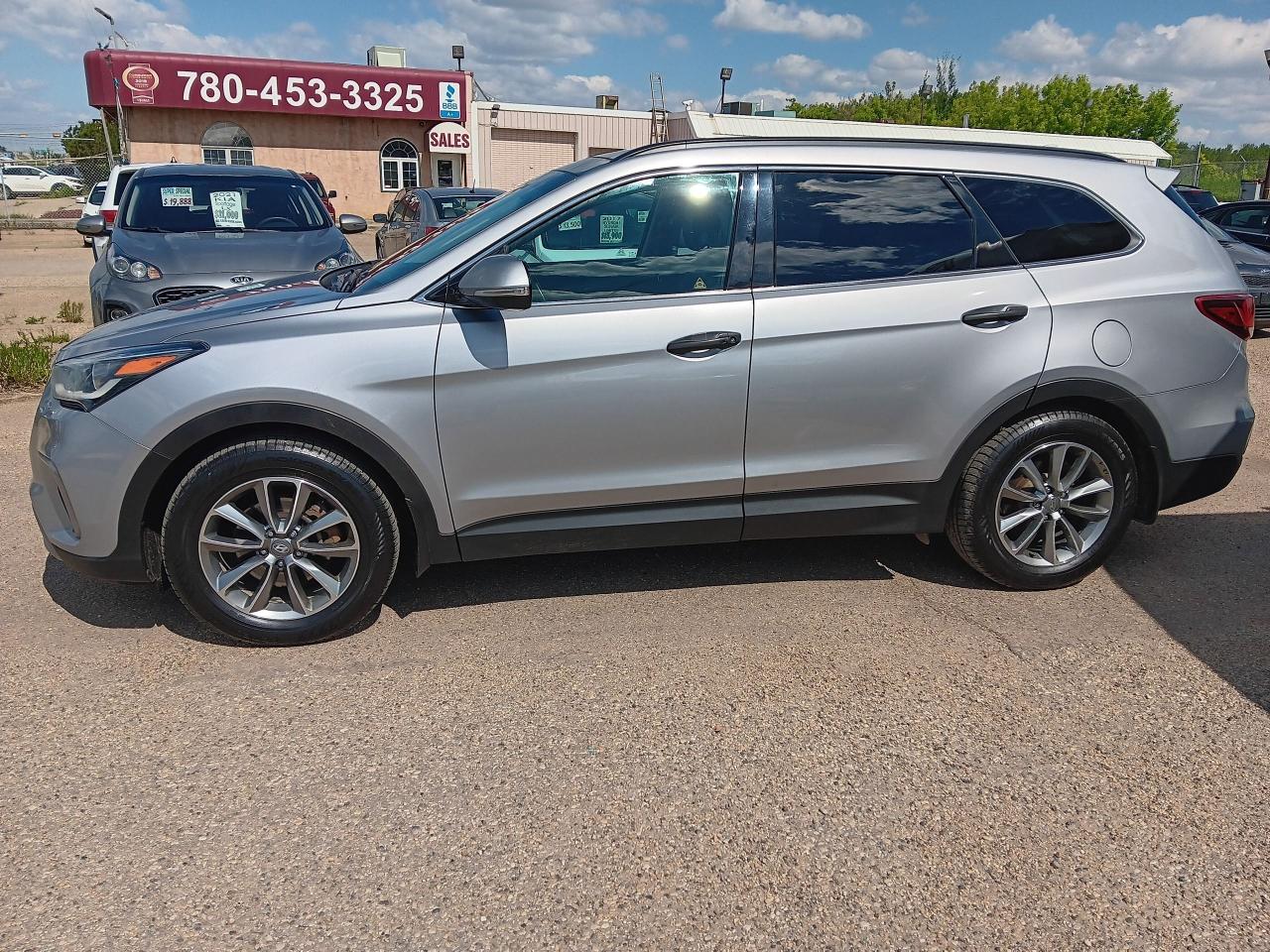 2017 Hyundai Santa Fe XL Luxury 7 Pass, AWD, Leather, Pano, Nav, Blindspot - Photo #4