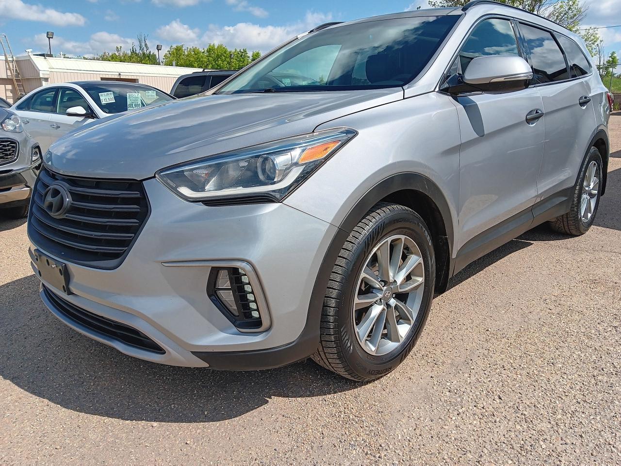 2017 Hyundai Santa Fe XL Luxury 7 Pass, AWD, Leather, Pano, Nav, Blindspot