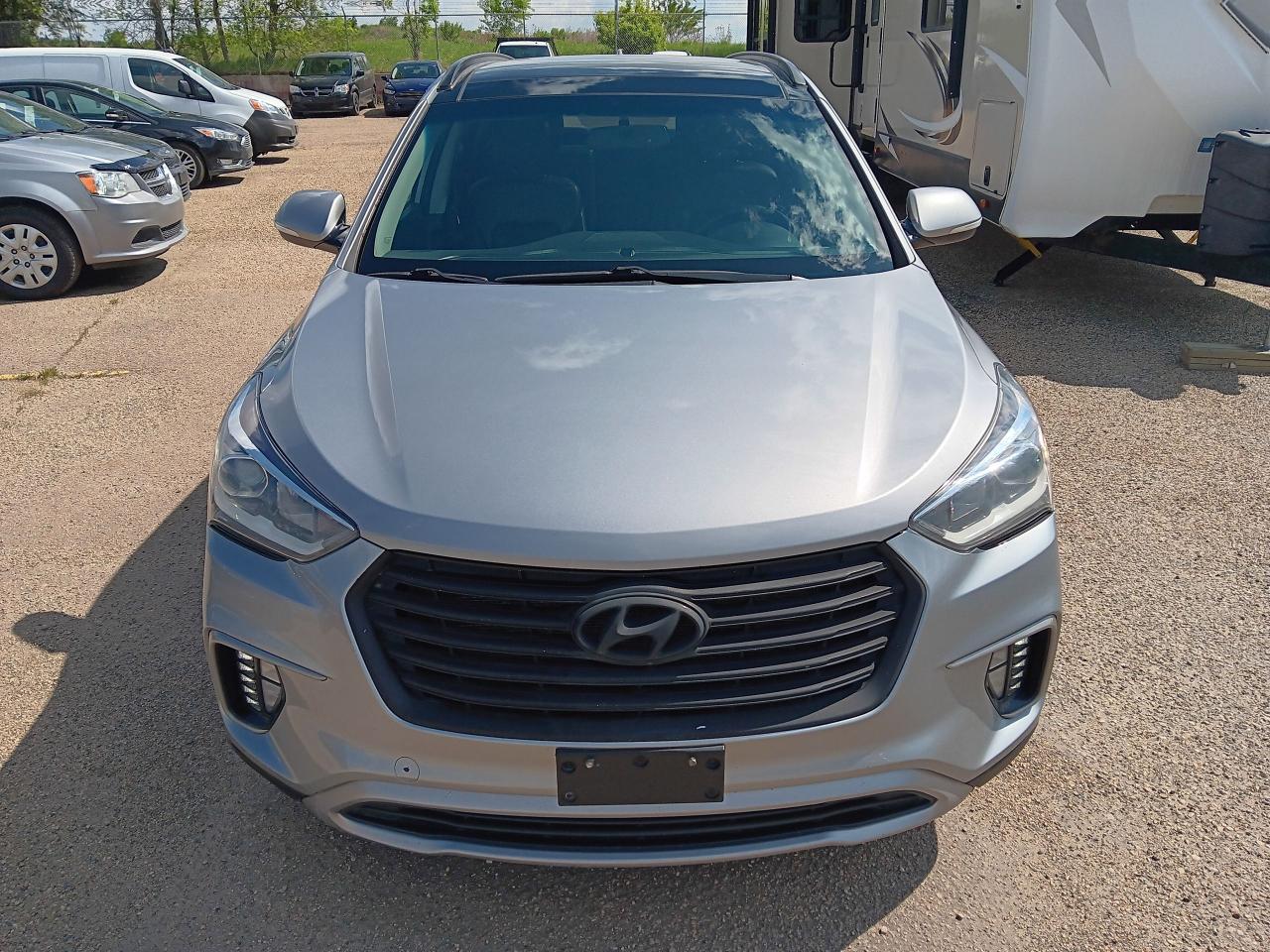 2017 Hyundai Santa Fe XL Luxury 7 Pass, AWD, Leather, Pano, Nav, Blindspot - Photo #2