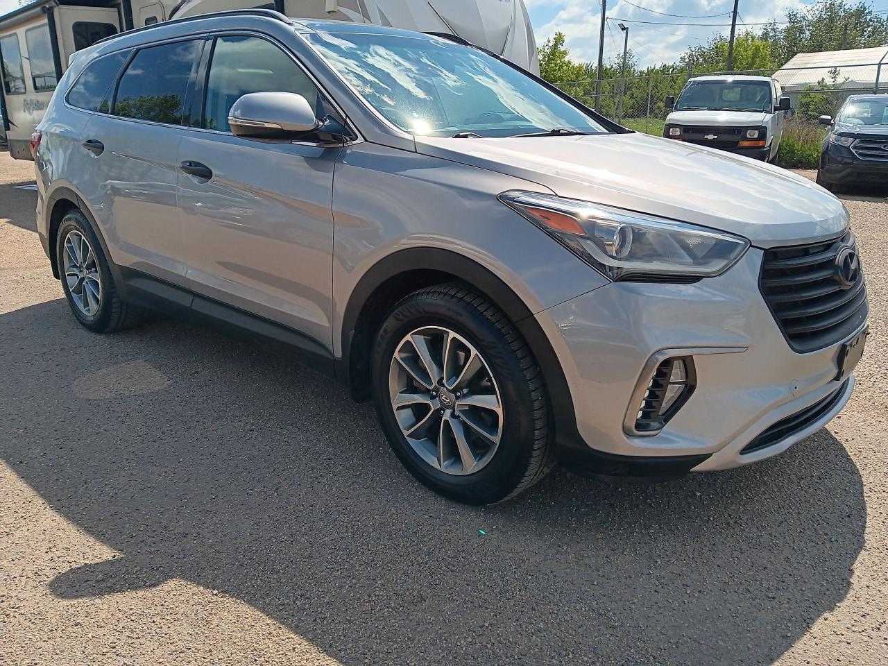 2017 Hyundai Santa Fe XL Luxury 7 Pass, AWD, Leather, Pano, Nav, Blindspot - Photo #3