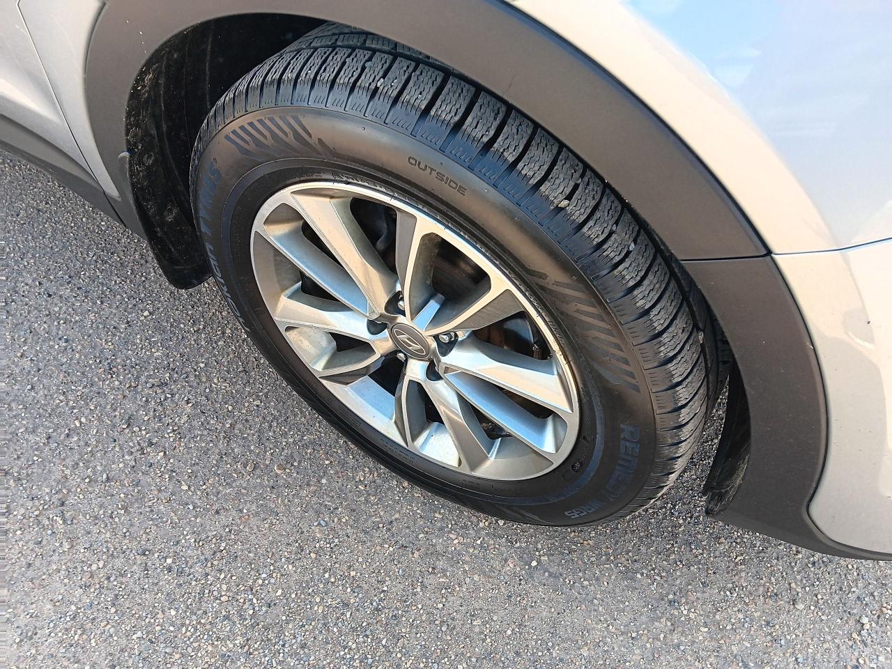 2017 Hyundai Santa Fe XL Luxury 7 Pass, AWD, Leather, Pano, Nav, Blindspot - Photo #13