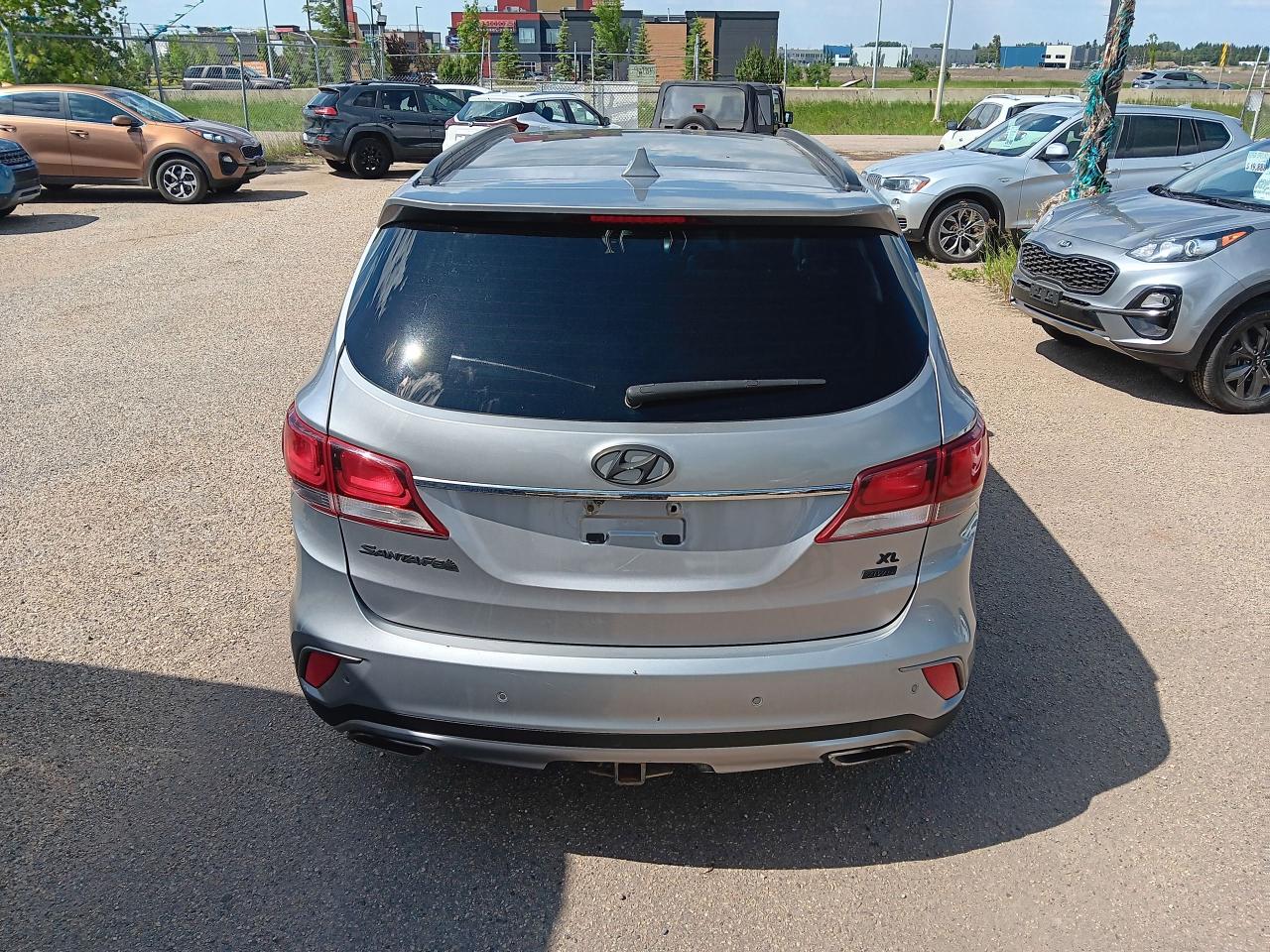 2017 Hyundai Santa Fe XL Luxury 7 Pass, AWD, Leather, Pano, Nav, Blindspot - Photo #6