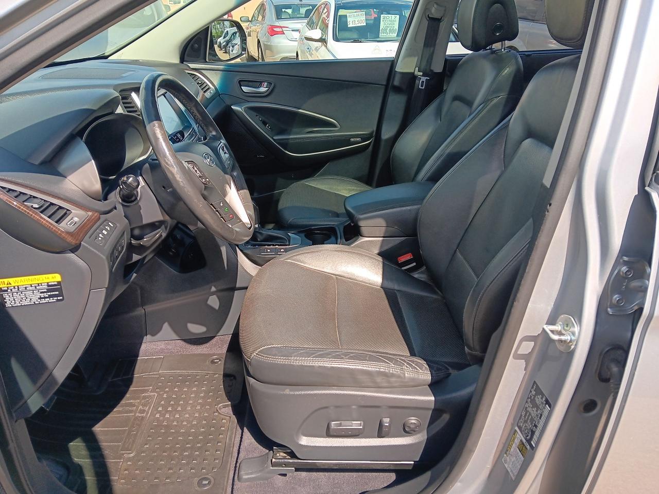 2017 Hyundai Santa Fe XL Luxury 7 Pass, AWD, Leather, Pano, Nav, Blindspot - Photo #17