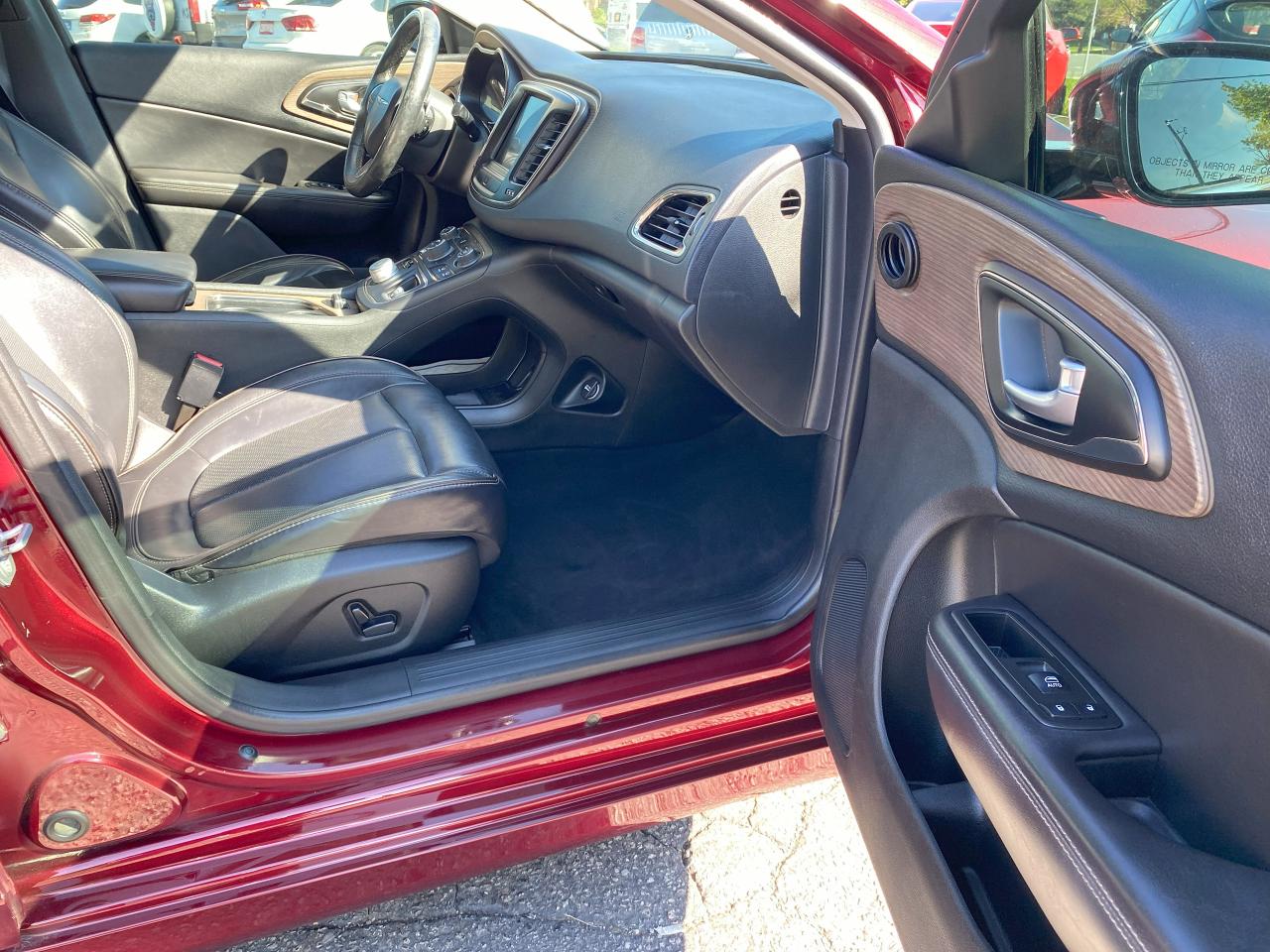 2015 Chrysler 200 Automatic/Leather/Remote Start/Backup Camera - Photo #9