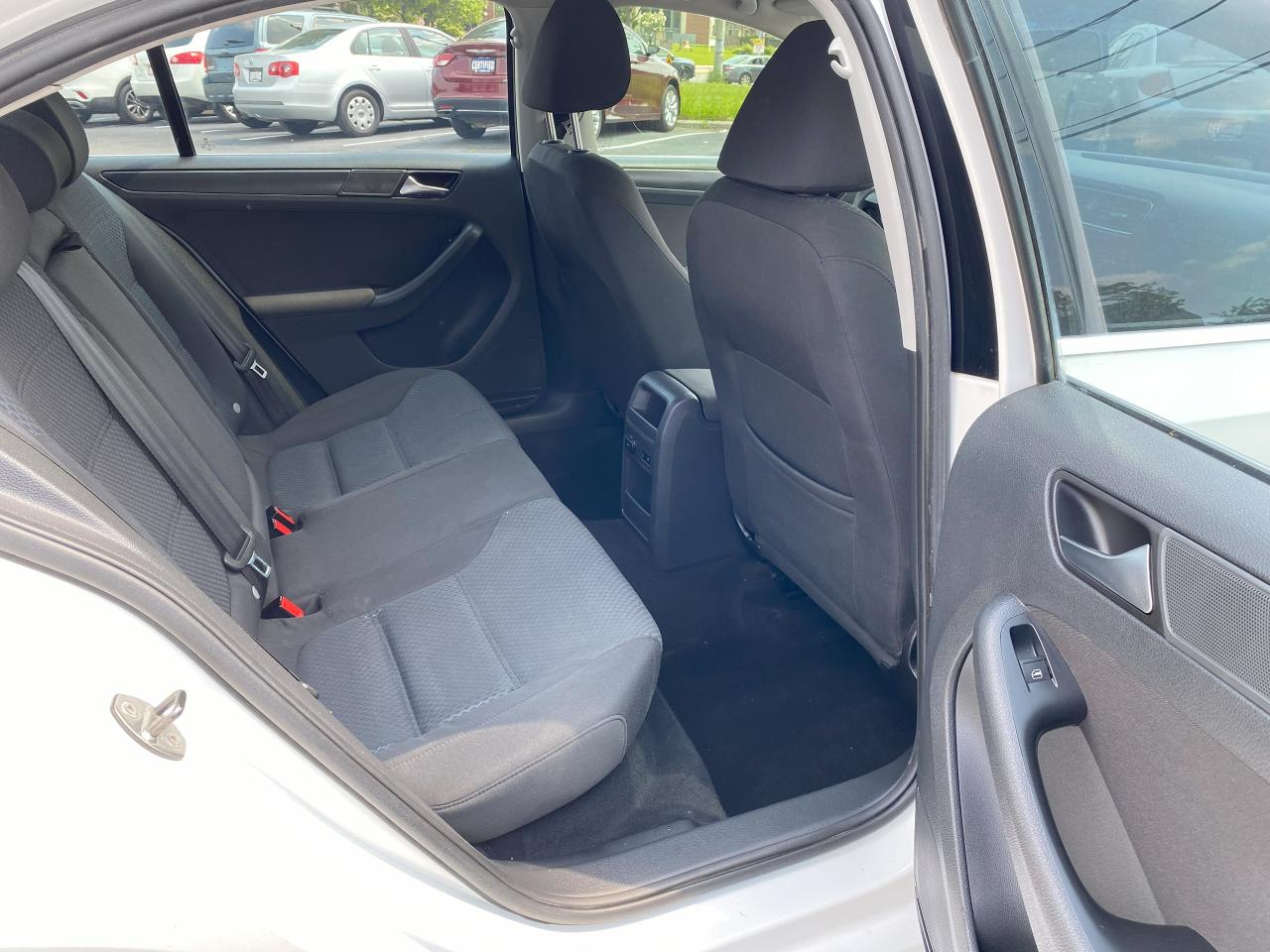 2011 Volkswagen Jetta 2.0L Diesel/Automatic/Heated Seats - Photo #10