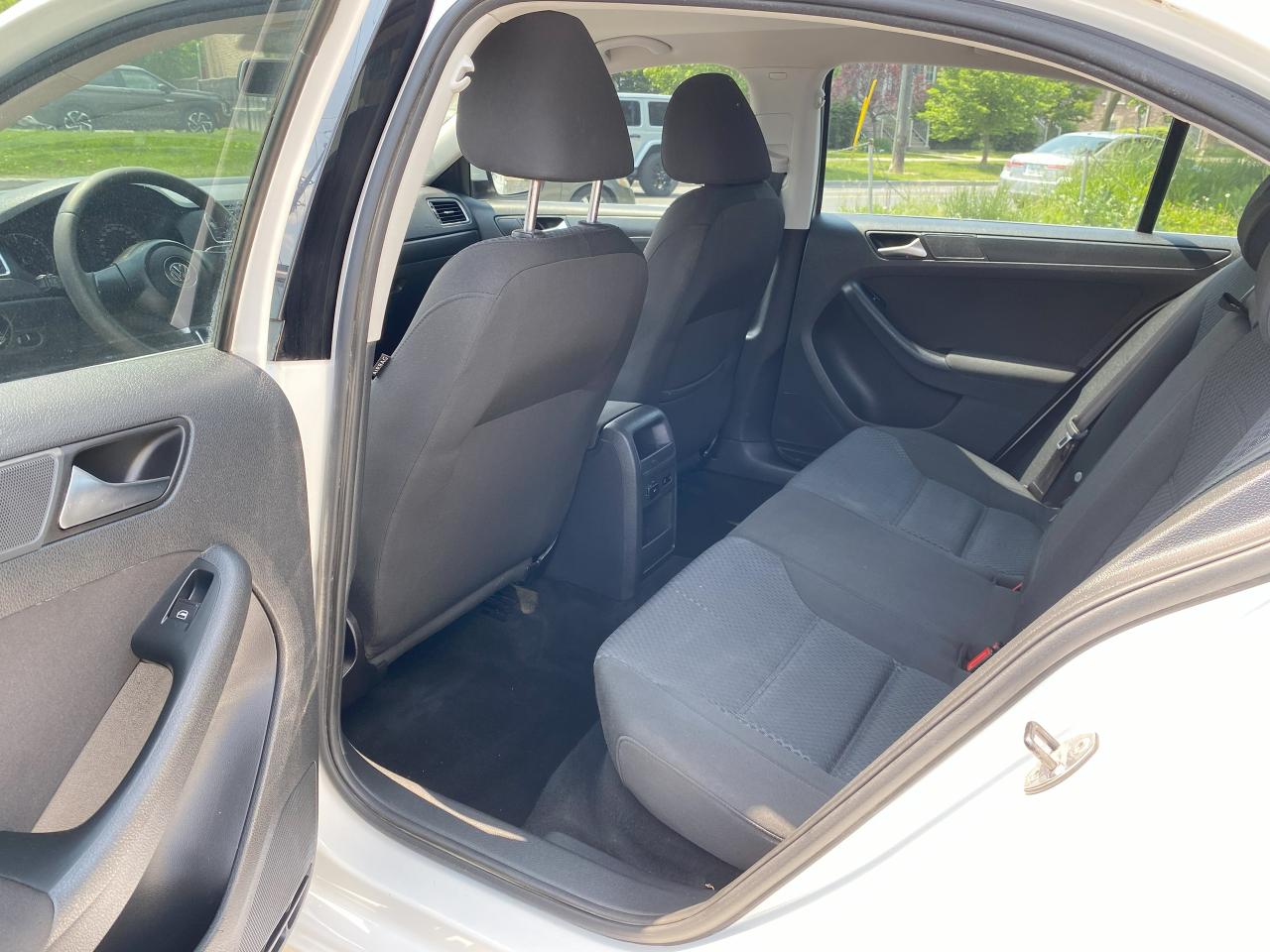 2011 Volkswagen Jetta 2.0L Diesel/Automatic/Heated Seats - Photo #12