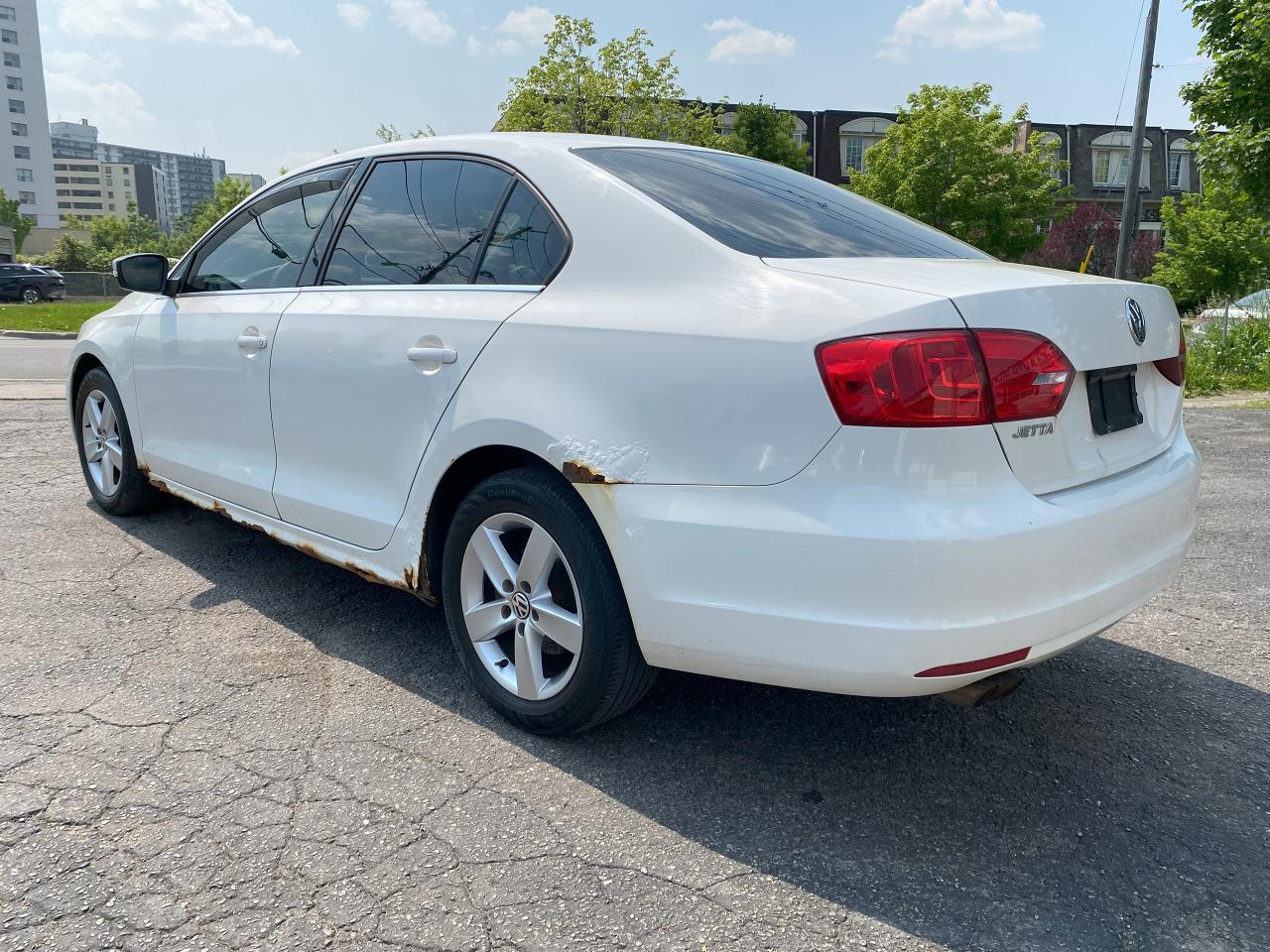 2011 Volkswagen Jetta 2.0L Diesel/Automatic/Heated Seats - Photo #8
