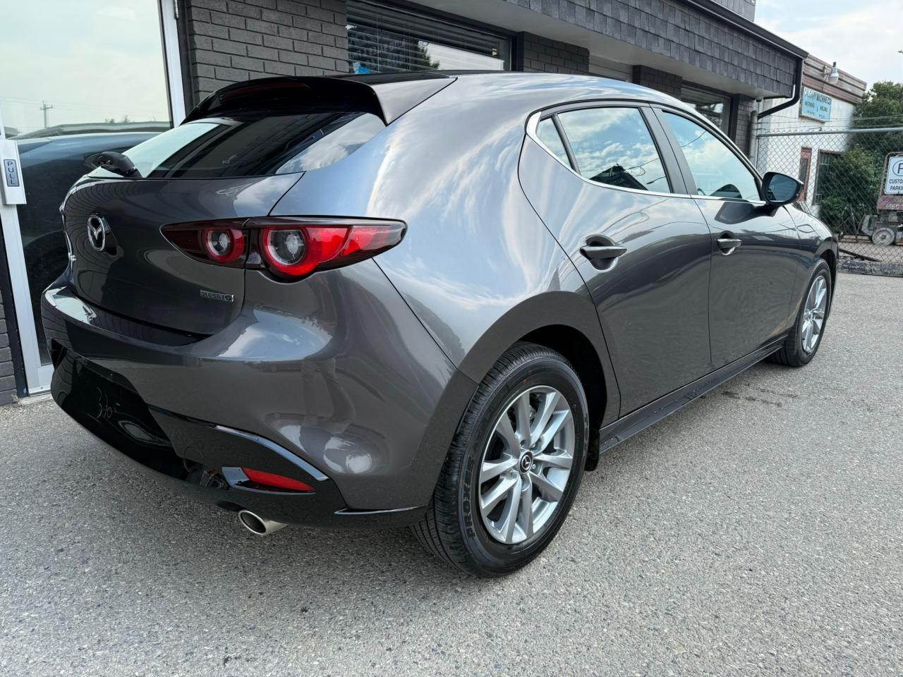 2025 Mazda MAZDA3 GX SPORT HATCHBACK - Photo #3