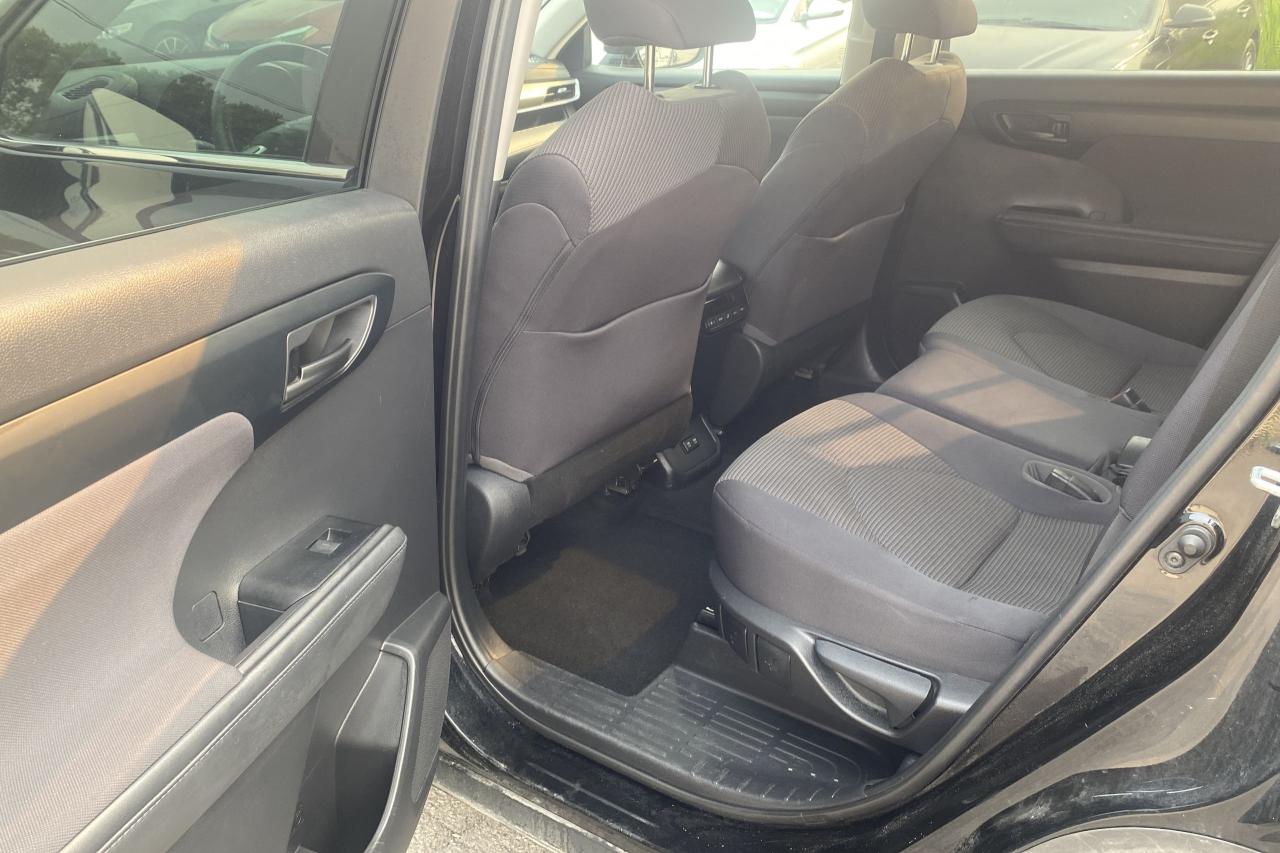 2020 Toyota Highlander LE - Photo #12