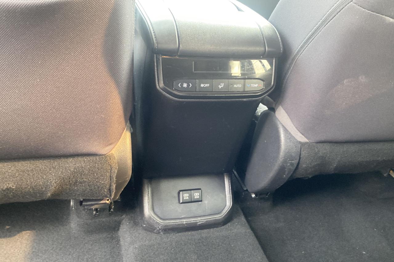 2020 Toyota Highlander LE - Photo #13