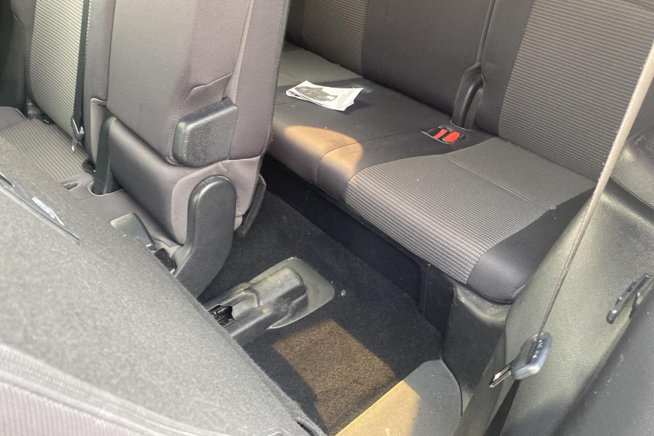 2020 Toyota Highlander LE - Photo #14