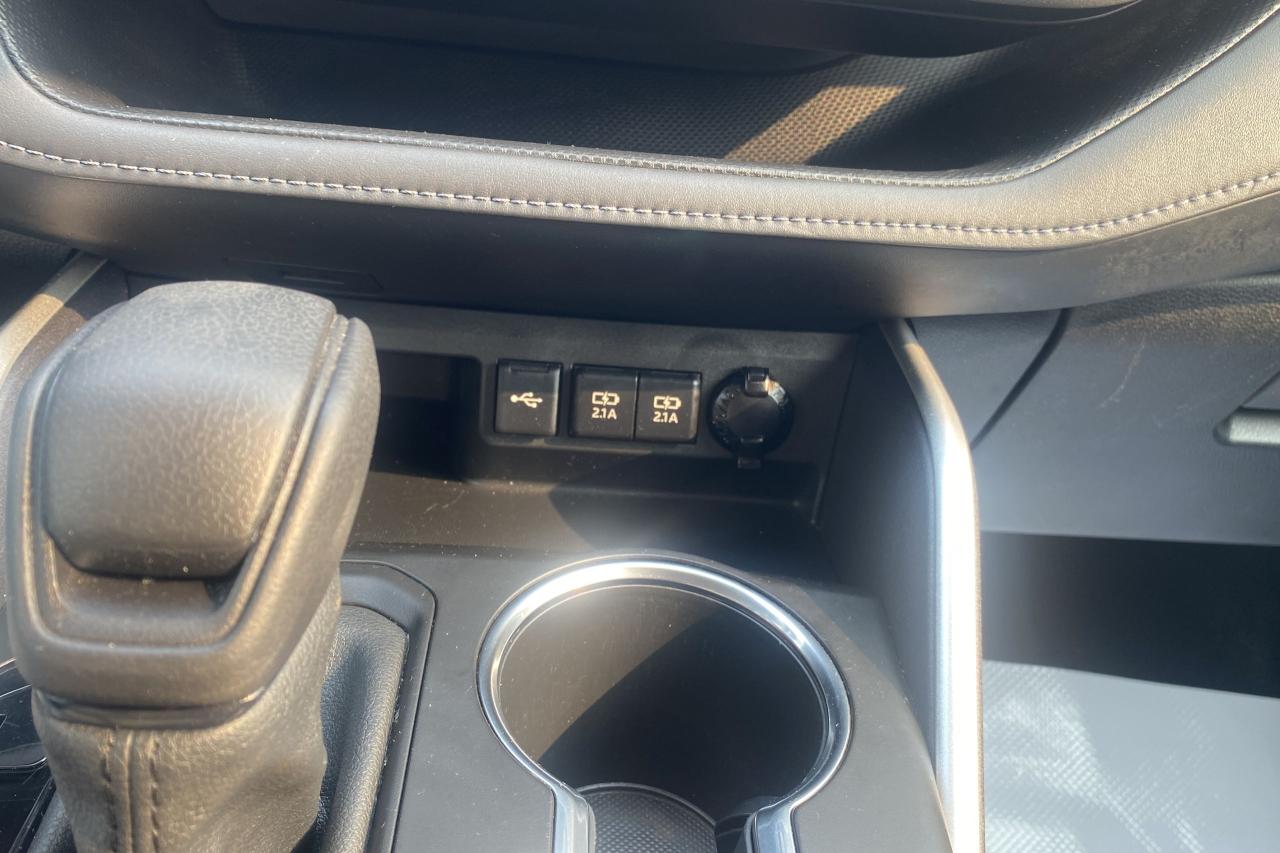 2020 Toyota Highlander LE - Photo #24