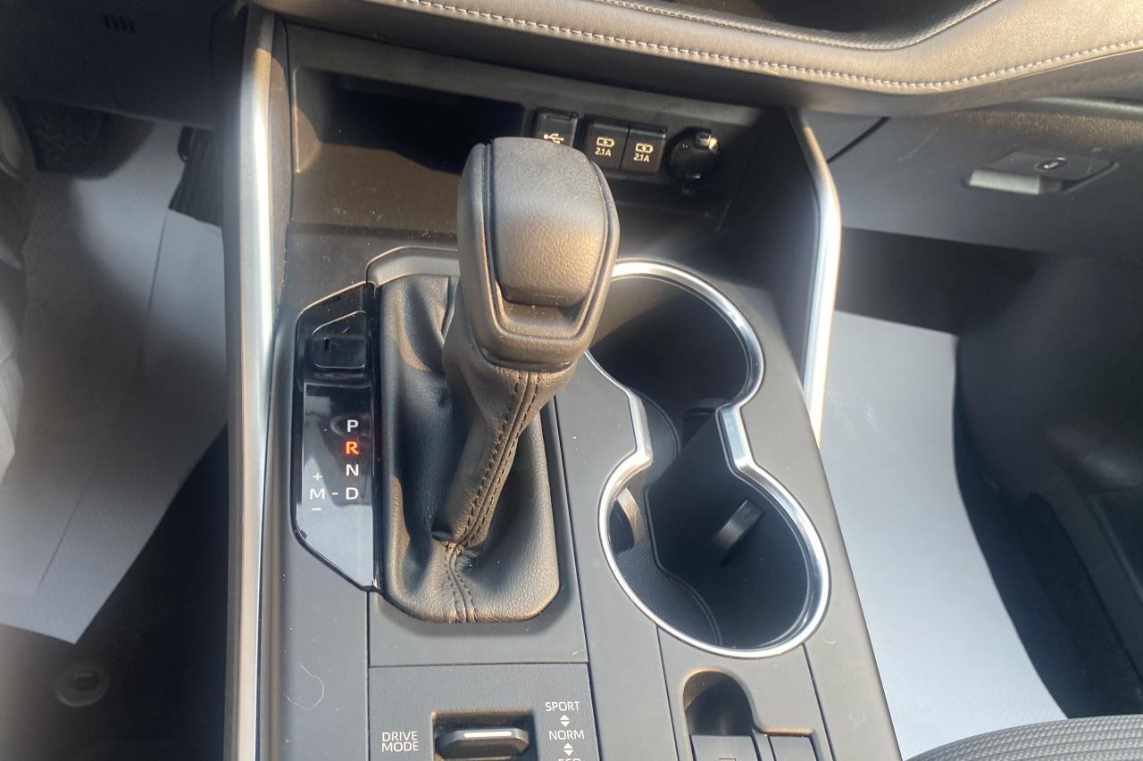2020 Toyota Highlander LE - Photo #25