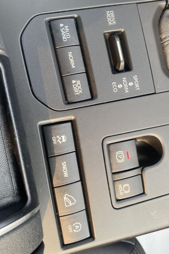 2020 Toyota Highlander LE - Photo #29