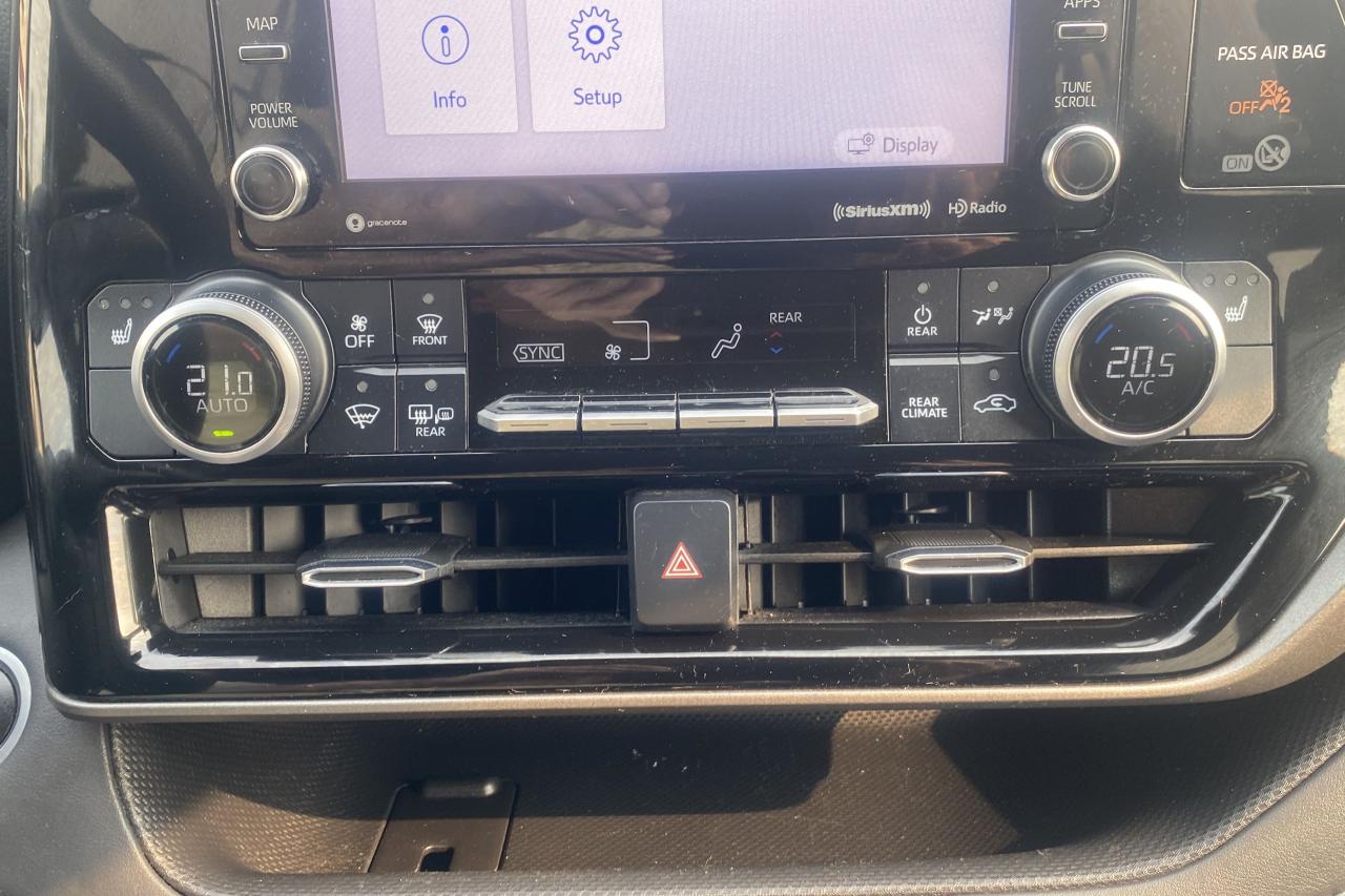 2020 Toyota Highlander LE - Photo #31