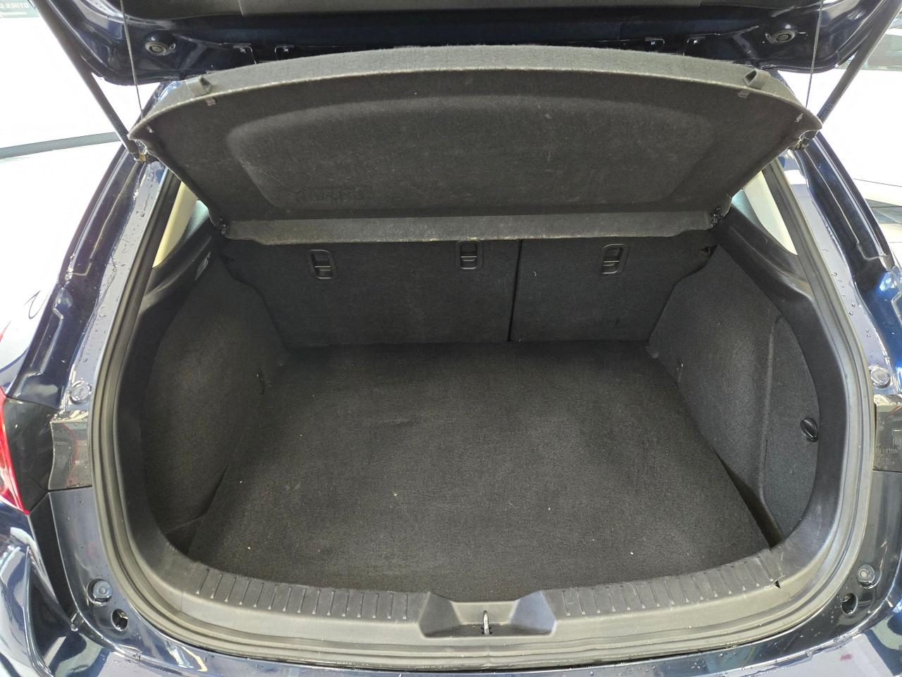 2016 Mazda MAZDA3 GX Hatchback | ALL CREDIT ACCEPTED!! - Photo #20