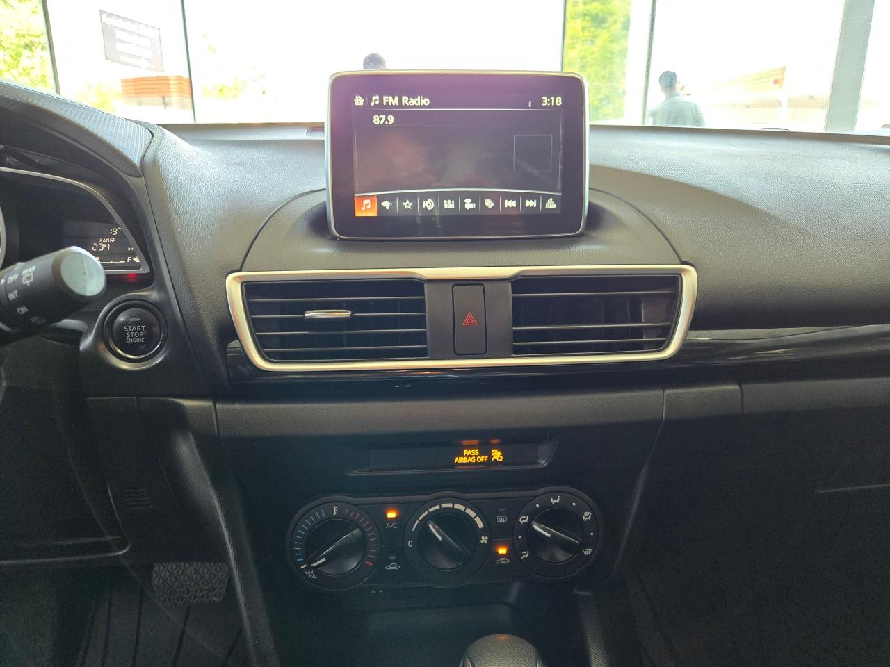 2016 Mazda MAZDA3 GX Hatchback | ALL CREDIT ACCEPTED!! - Photo #11