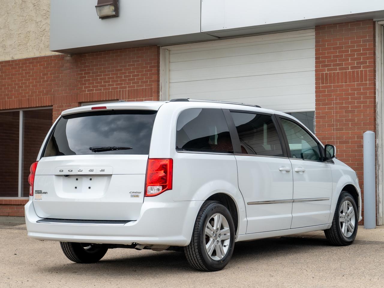2017 Dodge Grand Caravan Crew Plus - Photo #5