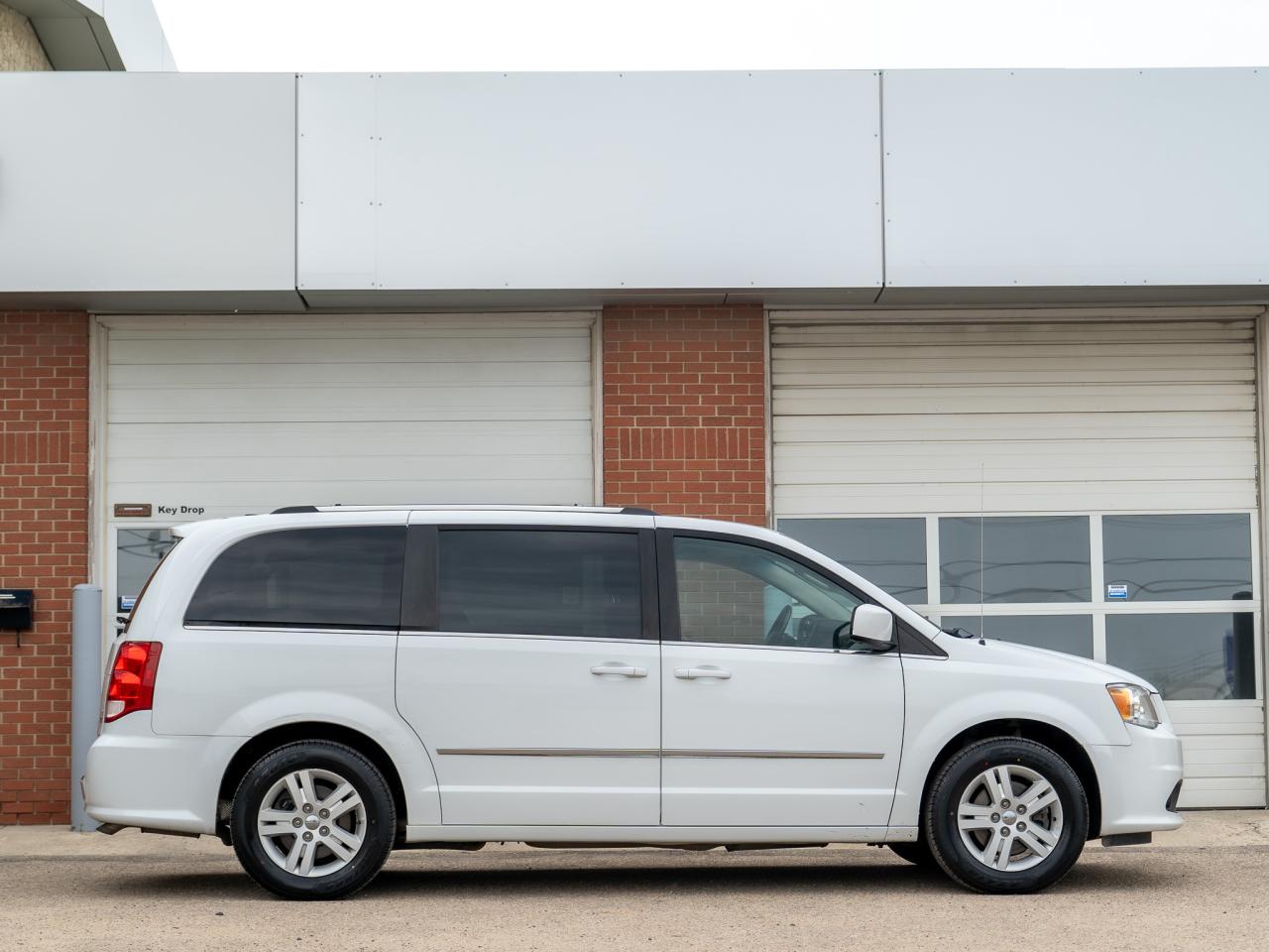2017 Dodge Grand Caravan Crew Plus - Photo #4